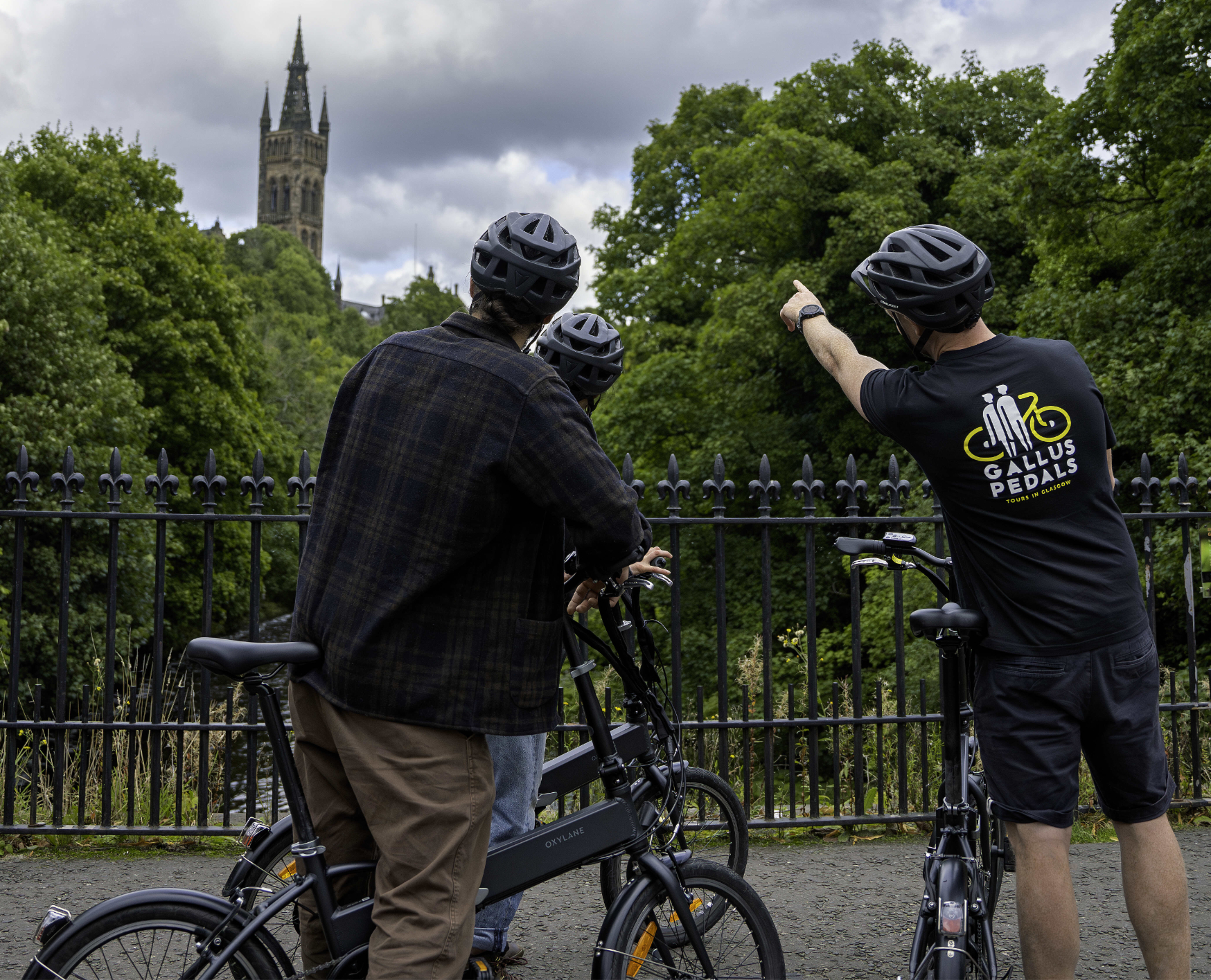 Gallus Pedals Couple Guide Kelvin Bridge Close Behind